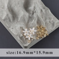 Detail van 18k vergulde bloem oorknopjes met zirkonia voor DIY sieraden maken - Marquise Vijfbladige Bloemstijl (M109308)