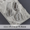 Dettaglio macro dei moschettoni ovali in argento da 19,5 mm per 9,8 mm - Stile Ovale Sottile Argento (M110902)