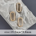 Dettaglio dei moschettoni ovali placcati in oro 18 carati con misure di 19,5 mm per 9,8 mm - Stile Ovale Sottile Oro (M110907)