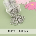 Makro-Detail von 150 Stück 0,9x6mm versilberten offenen Biegeringen im Glasbehälter - 0.9x6mm (20g)