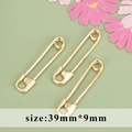 Tres imperdibles bañados en oro de 18k para collares DIY de 39mm por 9mm - Alfiler de Gancho Grande (M112712)