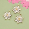 Set aus drei 18k vergoldeten Blumenanhängern mit klaren Zirkonia-Blütenblättern - Gold - Weiß