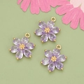 18k vergoldeter Anhänger mit sechs violetten Zirkonia-Blütenblättern in Blumenform - Gold - Lila