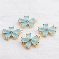 Hellblaue Zirkon-Blumenanhänger mit 18 Karat Vergoldung für DIY-Schmuckherstellung - Wasserblau (M52402)