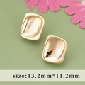 18k vergoldete unregelmäßige quadratische Ohrstecker mit 13,2mm x 11,2mm Maßen - Konkave Flüssigkeits-Quadrat-Stil (MD5906A)