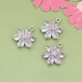 18k vergoldeter Blumenanhänger mit helllila Birnenschliff-Blütenblättern und Diamanten - Silber - Lila