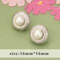 Vintage 18K gold plated copper earrings with 16mm white pearl and hammered texture - Silver