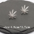 Silver vintage leaf earring charm with detailed veins on a dark stone base - 1.9cm*1.7cm / Silver Serrated Leaf Style (M69604)