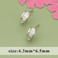 Conector de pendientes de hoja plateada con circonita, tamaño 4,3mm por 6,5mm - Estilo de Circonia Rectangular (ME4701B) / Plateado