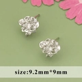 Pendiente de hoja retorcida plateado con circonitas cúbicas de 9,2mm x 9mm - Estilo Cúmulo de Flores (ME4702B) / Plateado
