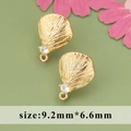 Boucles d'oreilles feuille dorée avec texture coquillage et incrustation zircon - Style Texture Coquillage (ME4708A)