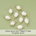 Pendente in perla d'acqua dolce barocca irregolare con connettori oro, 7,8mm x 5,7mm - Pendaglio in Perla Irregolare Ovale Snello (MD9313S) / Confezione da 10