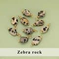 Natürliche Zebra-Stein-Anhänger mit goldenen Metallringen für DIY-Schmuckherstellung - Dalmatiner Jaspis (ME1712S) / 20er Set