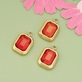 Set da tre ciondoli rettangolari in cristallo rosso rubino con base in metallo dorato - Pietra Rosso Scuro Cornice Oro (MF4616)