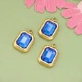 Tre ciondoli in cristallo blu scuro con base dorata per creazione gioielli fai da te - Pietra Blu Scuro Cornice Oro (MF4617)