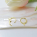 Ganchos de pendientes tipo ballestilla bañados en oro 18k sobre fondo de concha - 12mm / Dorado