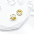 Golden wheel spacer bead with rectangular zircons on a white geometric display stand - 9mm / Gold