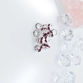 Gros plan d'intercalaires ondulés de 6mm argentés avec cristaux roses étincelants - 6mm Ondulé Argenté / Rose rouge