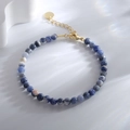 Elegante pulsera de cuentas de sodalita natural con cierre de langosta dorado - Pulsera de Sodalita