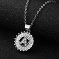 Zilveren ronde hanger ketting met zirkonia letter A op een zwarte achtergrond - Letter A Zilver Alleen Hanger (Zonder Ketting)