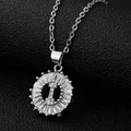 Collana con ciondolo a lettera I argentata con zirconi cubici a taglio baguette - Lettera I Argento Solo Pendente (Senza Catena)