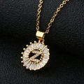 Collana dorata con ciondolo tondo lettera Z e zirconi in un design a raggiera - Lettera Z Oro Solo Pendente (Senza Catena)
