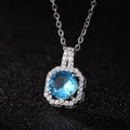 Lujoso collar de plata con colgante de circón azul mar en un engaste cuadrado - Azul Lago Colgante Solo (Sin Cadena)