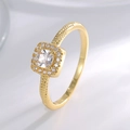 Exquisito anillo chapado en oro con circonita de corte princesa y detalles de banda texturizada - US 6 / Dorado con Circonita Blanca