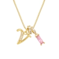 Detalle de cadena box bañada en oro 18K con colgante letra V y piedra de circón rosa - Cadena de cajitas / Oro V