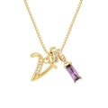 Dettaglio della collana a catena dorata con ciondolo lettera V e zircone viola - Oro (V)