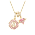 Detalle de collar dorado con corazón Saturno de circón rosa y colgante de flor letra A - Estilo Letra A / Dorado