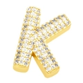 Detailansicht vergoldeter Buchstabe K Anhänger mit weißen Zirkonia-Steinen im Pavé-Stil - K (Einzelner Anhänger)
