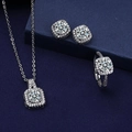 Nahaufnahme von S925 Silber Schmuckset mit quadratischem Halo-Zirkonia Design und Details - Abgerundetes Quadrat Halskette Ohrringe Ring (TZY-003)