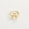 Vista dettagliata dell'anello regolabile in oro 18K con lettera A, stile hip-hop e moderno - Anello d'Oro A