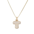Détail macro du pendentif lettre T doré serti de zircons blancs étincelants - Lettre T
