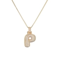 Vue macro détaillée du pendentif lettre P doré avec micro-pavage de zircons cubiques - Lettre P