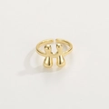 Dettaglio anello regolabile in oro 18K con design a H lucido su sfondo bianco puro - Anello d'Oro H
