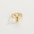 Dettaglio dell'anello regolabile placcato oro 18 carati con design in metallo lucido - Anello d'Oro Y