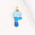Detailaufnahme von buntem blauen Emaille-Buchstaben F Anhänger mit goldener Umrandung - Buchstabe F