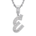 Dettaglio del ciondolo lettera E in argento con zirconi incastonati e catena a corda - Lettera E / un solo ciondolo, senza catena / Argento