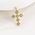 Vue détaillée d'un pendentif croix dorée avec six zircons carrés de couleur vert émeraude - Pendentif Uniquement (Sans Chaîne) / Vert Péridot (Août)