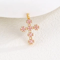 Gros plan d'un pendentif croix en or avec six zircons roses de coupe carrée pour femme - Pendentif Uniquement (Sans Chaîne) / Rose (Octobre)