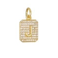 Macrodetail van de gouden vierkante hanger met letter J en micro-ingelegde zirkonia's - Gouden Letter J Hanger Zonder Ketting