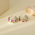 Orecchini a C in acciaio argentato con motivi a stella in smalto rosa e verde - Argento Multicolore