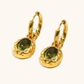 Boucles d'oreilles ovales plaquées or 18 carats avec pierre olive et texture martelée - Or - Zircone vert