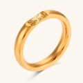 Minimalistischer vergoldeter Ring mit einem rechteckigen gelben Zirkonia-Stein - Olivgelb