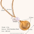 Collana in acciaio inossidabile placcato oro 18K con perla d'acqua dolce e conchiglia - Collana con Ciondolo a Forma di Conchiglia in Perla d'Acqua Dolce - Oro