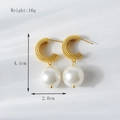 Orecchini a cerchio in oro 18K con texture intrecciata e grandi perle bianche - Stile Orecchini Intrecciati con Perle (E001-1)