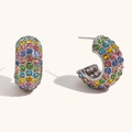 Primer plano de aretes en forma de C con cristales de diamantes de imitación multicolores - Pendientes de Forma de C Gruesa con Zirconia de Colores / Color acero