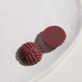 Bottoni rotondi in resina rosso scuro con trama intrecciata e bordi a ventaglio lucidi - Rosso